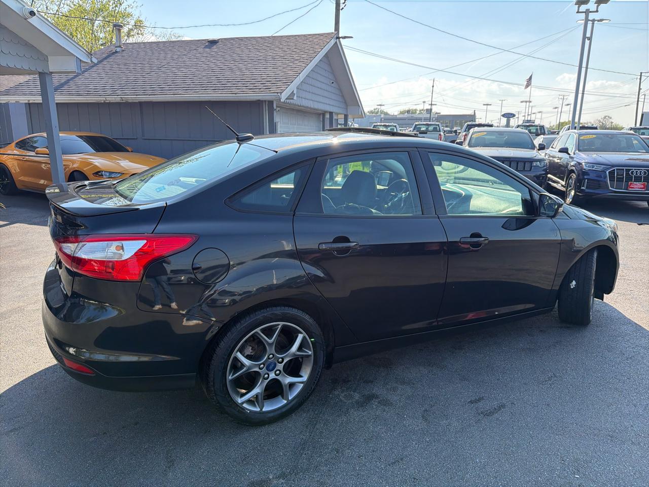 Ford Focus 4dr Sdn SE 2013