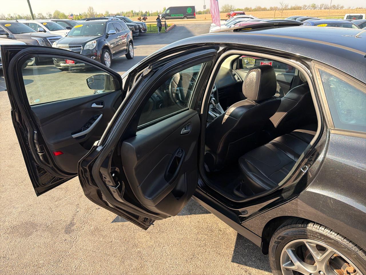 Ford Focus 4dr Sdn SE 2013