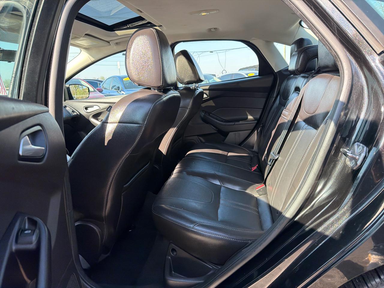 Ford Focus 4dr Sdn SE 2013