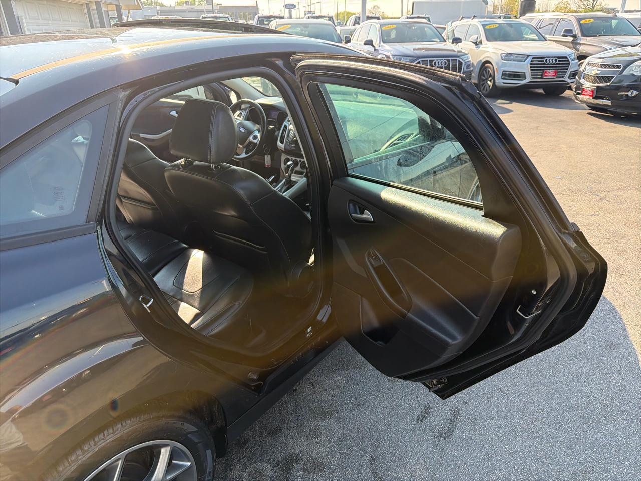 Ford Focus 4dr Sdn SE 2013