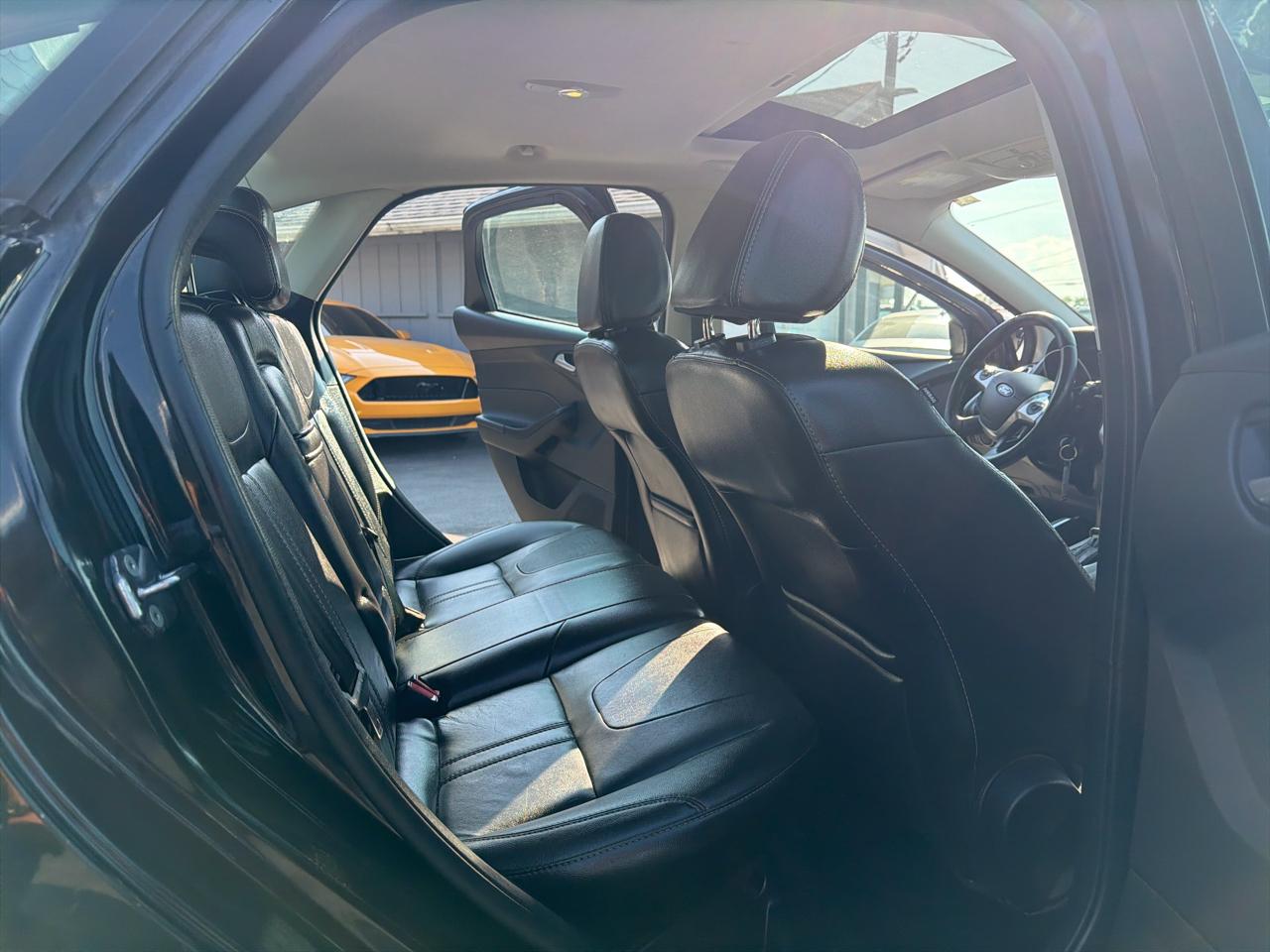 Ford Focus 4dr Sdn SE 2013