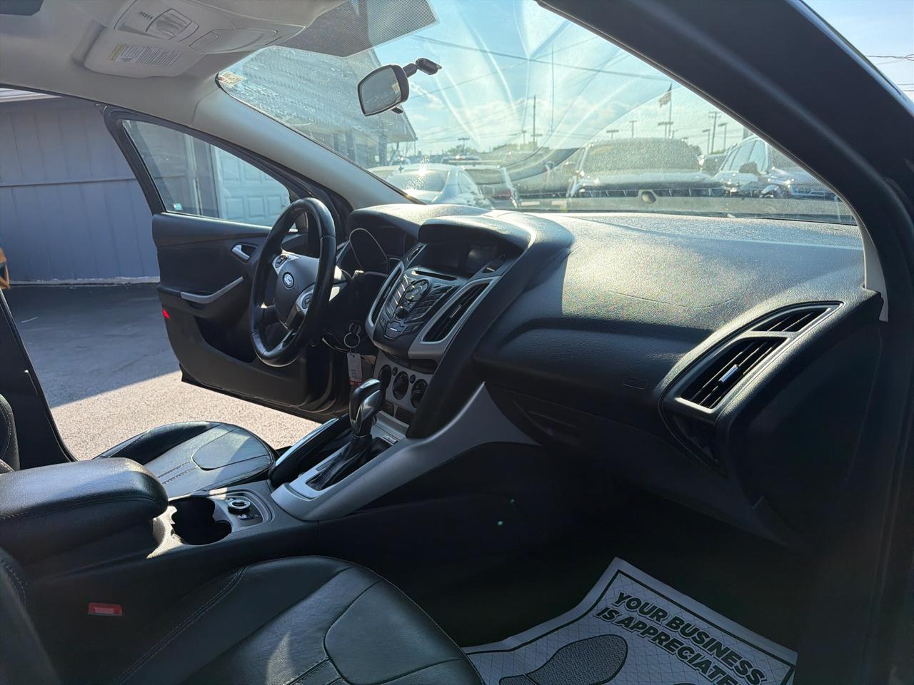 Ford Focus 4dr Sdn SE 2013