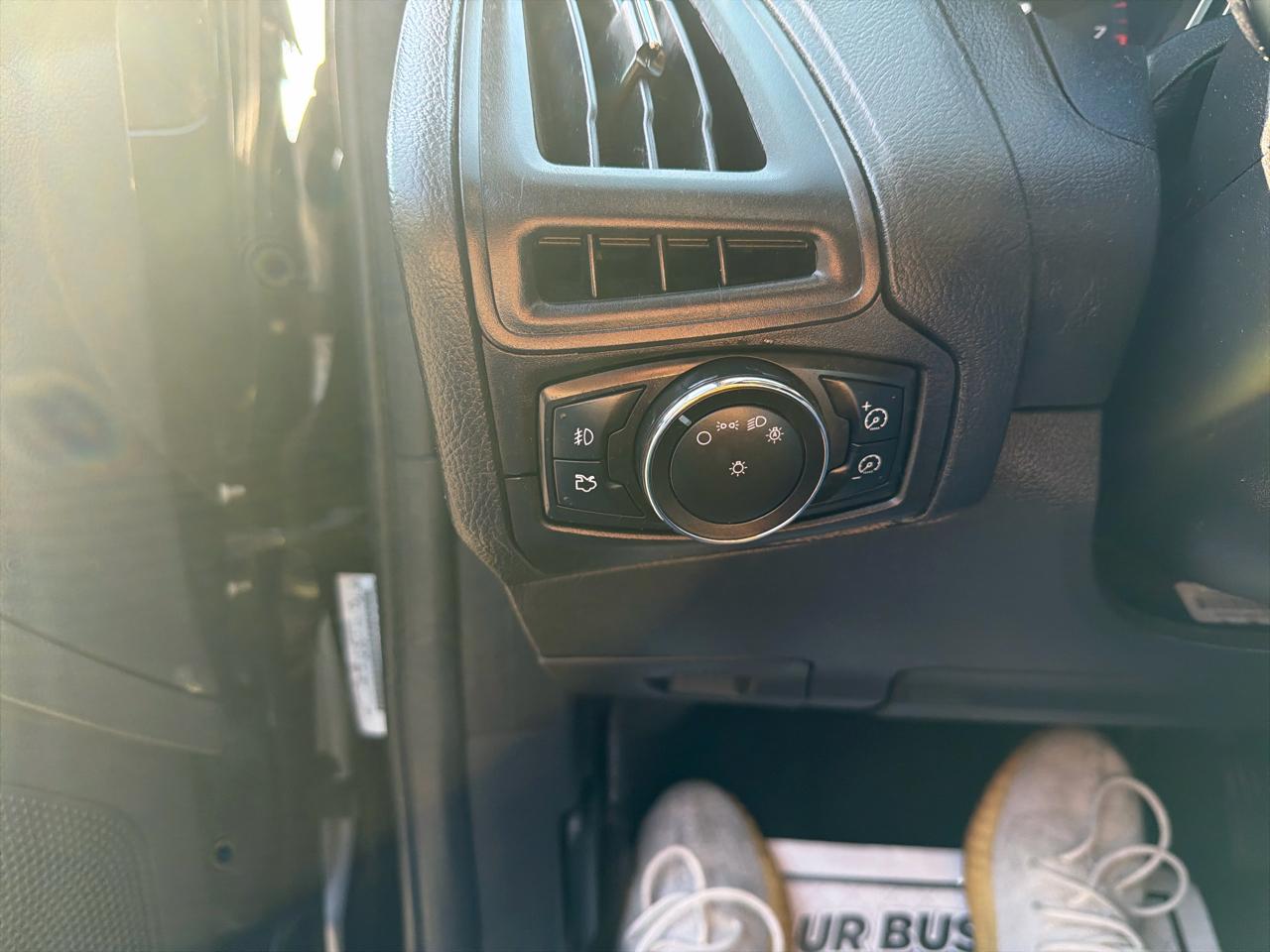 Ford Focus 4dr Sdn SE 2013