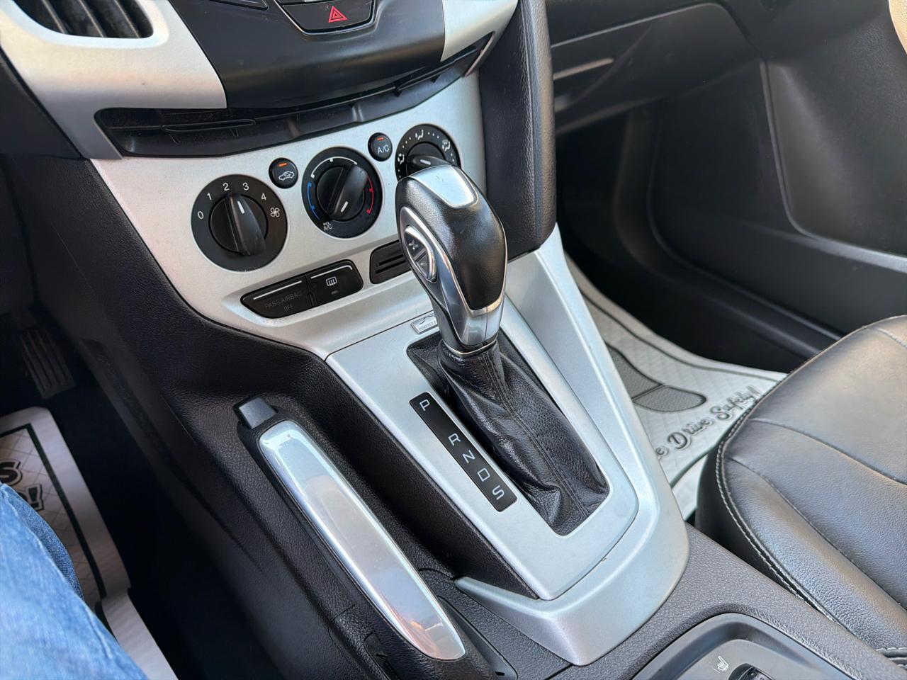 Ford Focus 4dr Sdn SE 2013