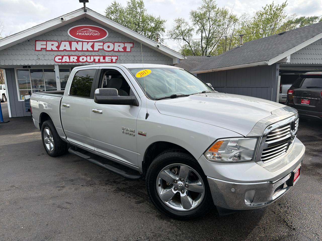 RAM 1500 Lone Star 4x2 Crew Cab 5'7" Box 2017