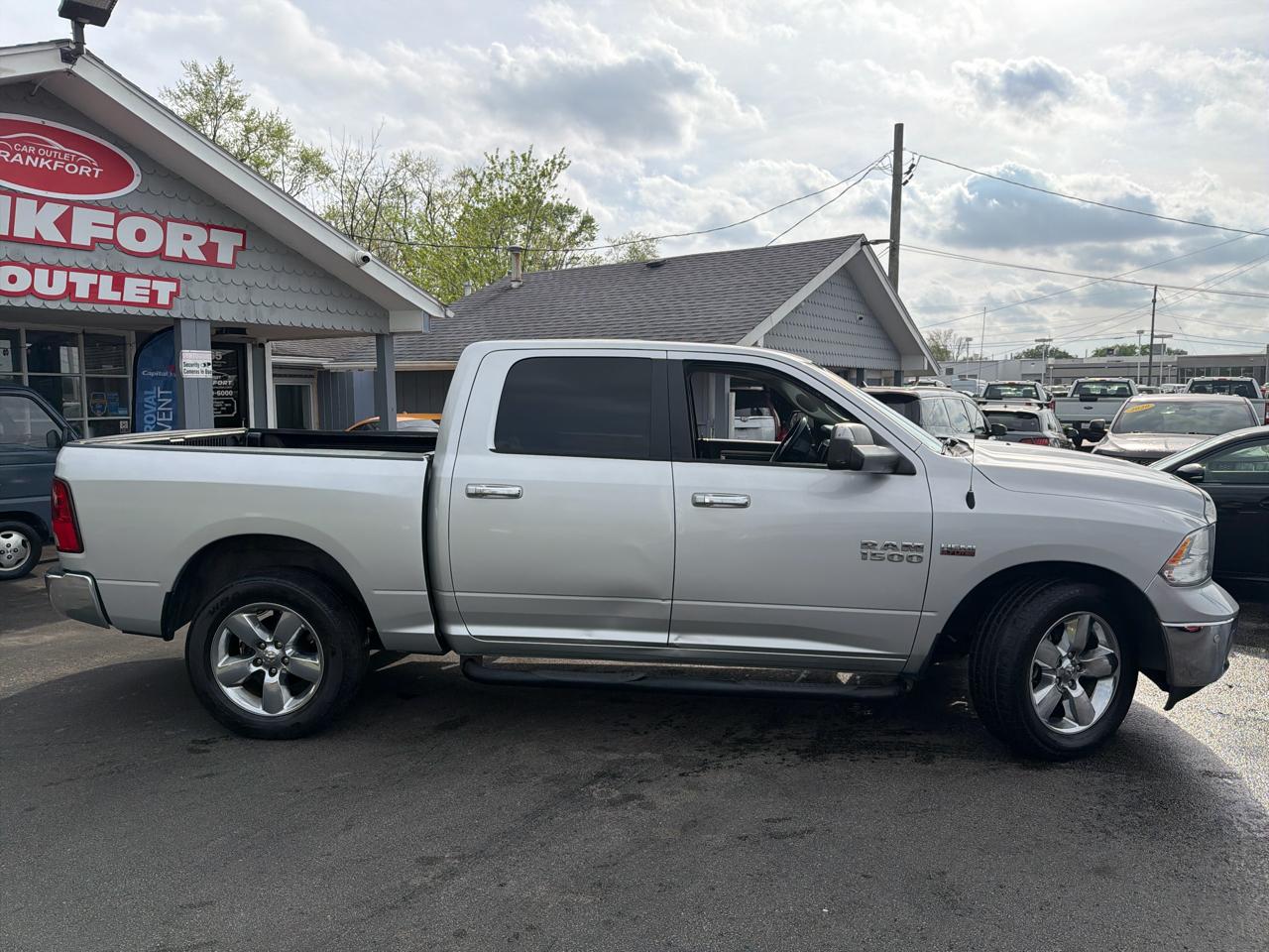 RAM 1500 Lone Star 4x2 Crew Cab 5'7" Box 2017