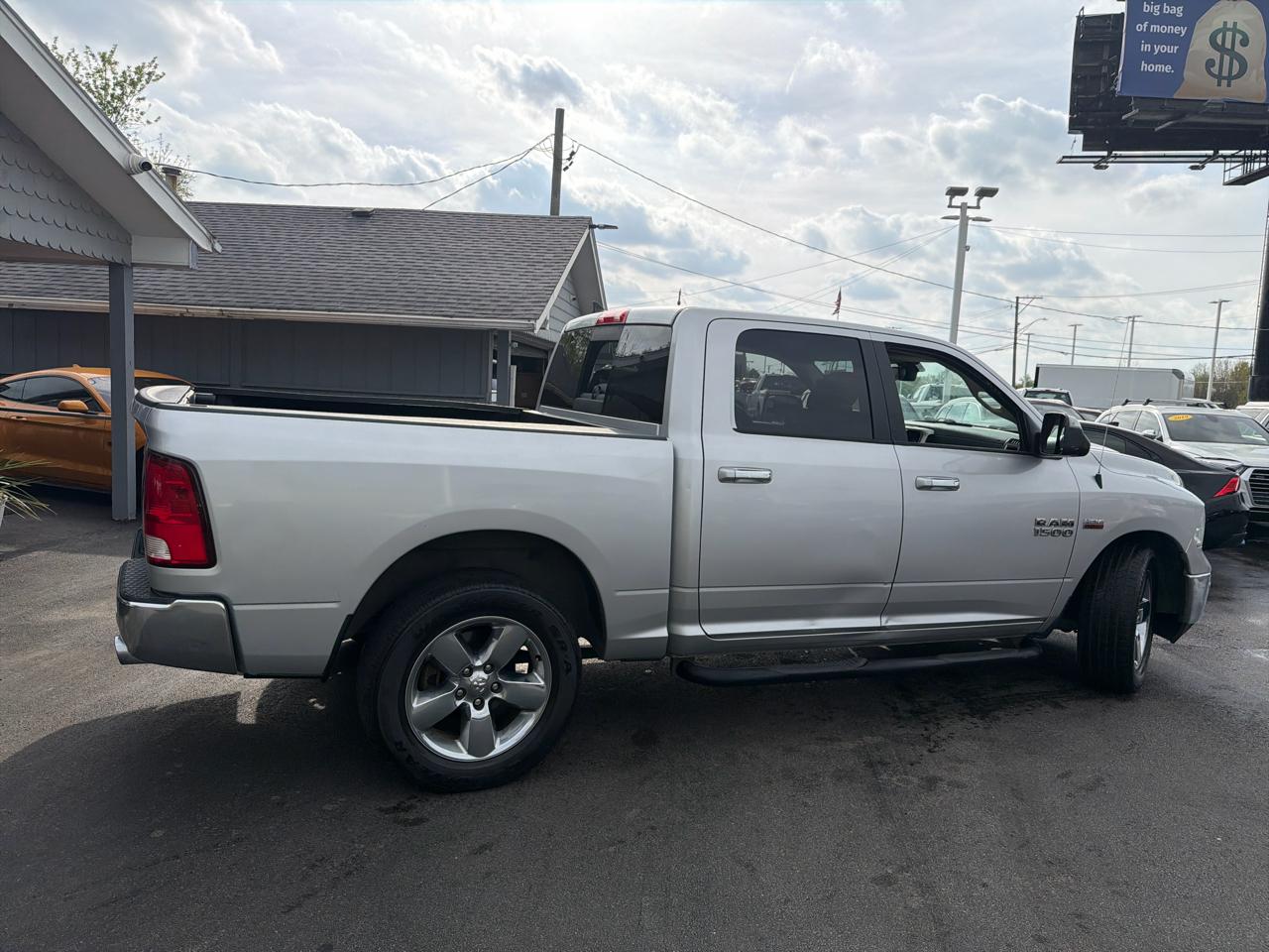 RAM 1500 Lone Star 4x2 Crew Cab 5'7" Box 2017