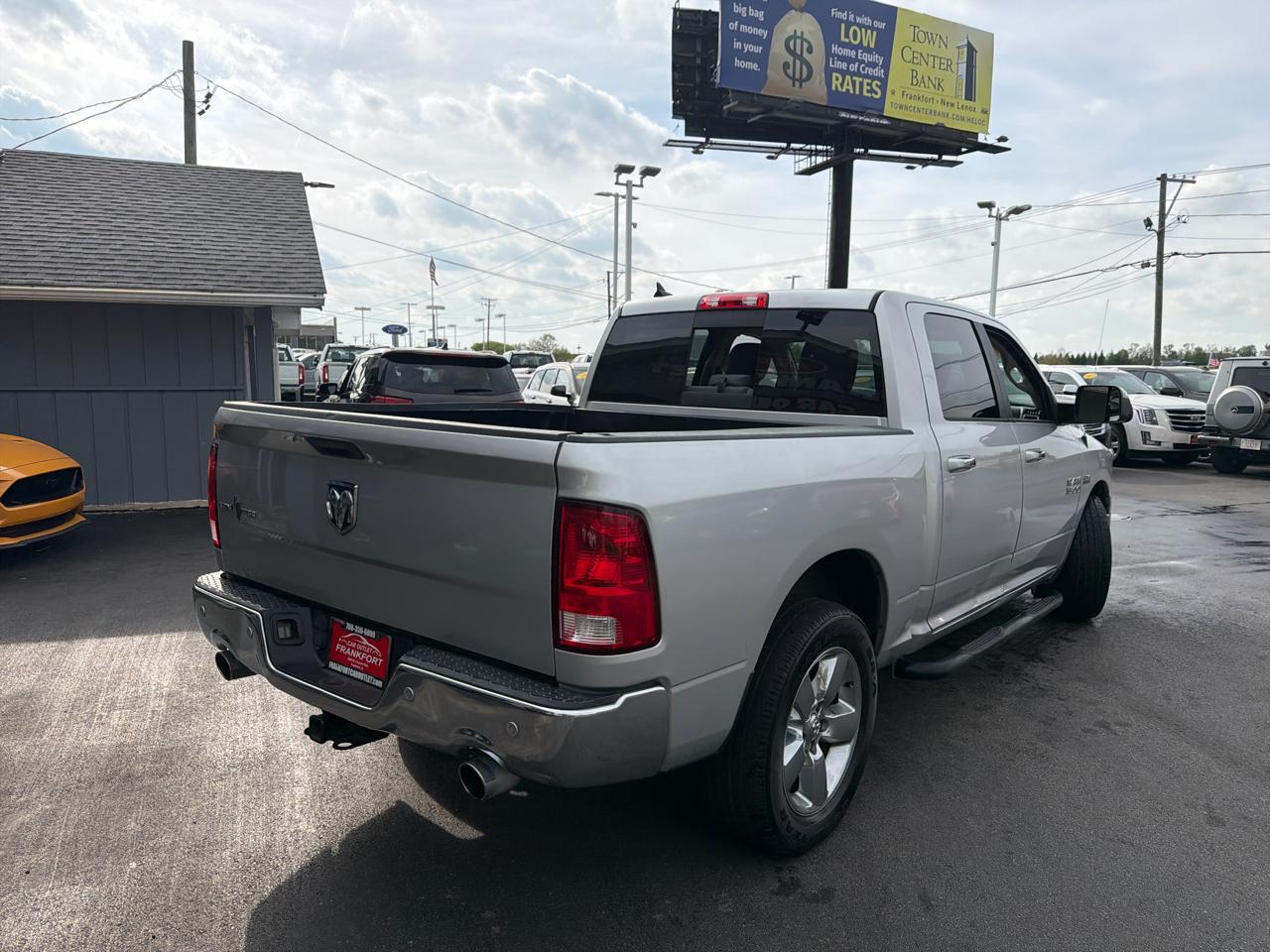 RAM 1500 Lone Star 4x2 Crew Cab 5'7" Box 2017