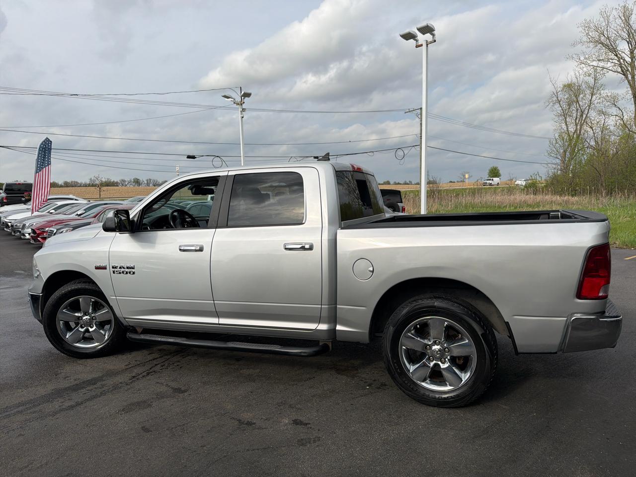 RAM 1500 Lone Star 4x2 Crew Cab 5'7" Box 2017