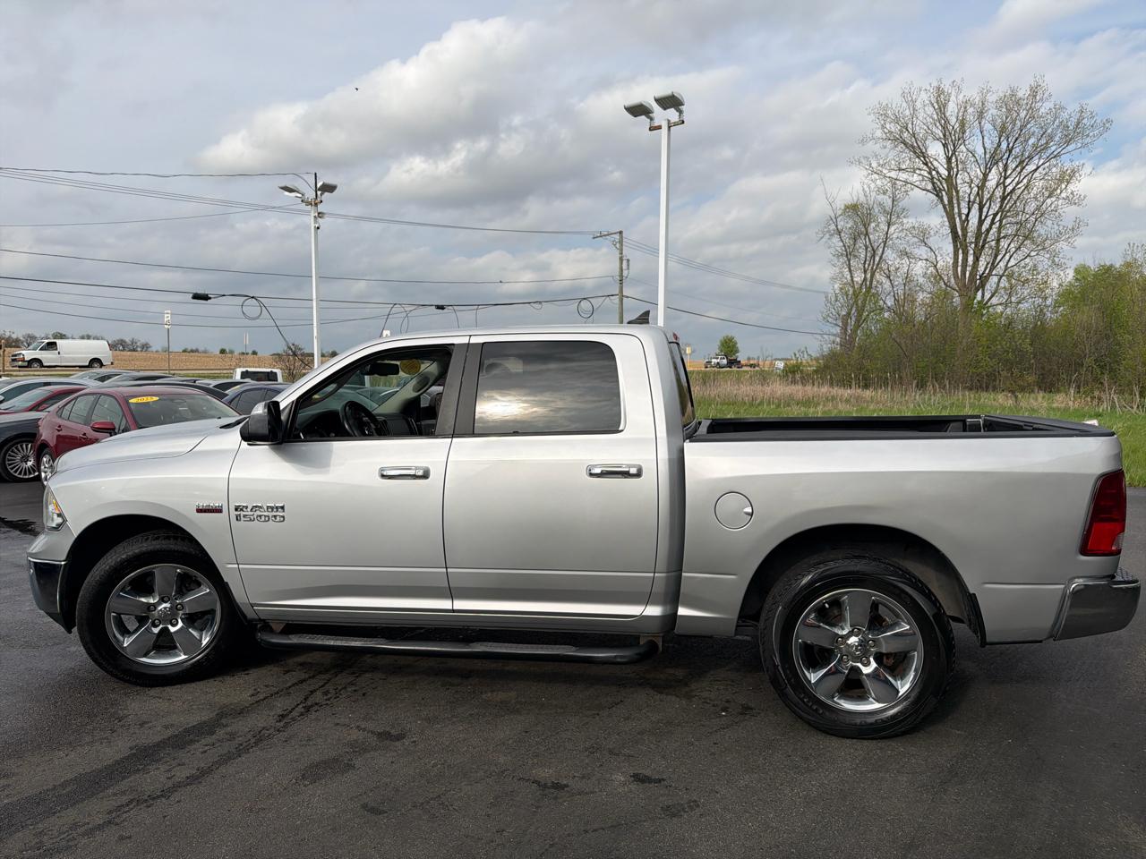 RAM 1500 Lone Star 4x2 Crew Cab 5'7" Box 2017
