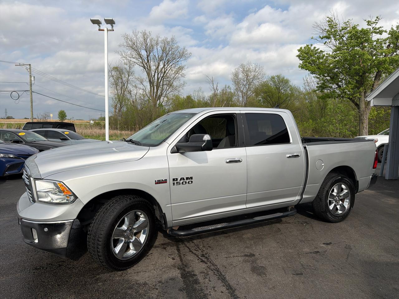 RAM 1500 Lone Star 4x2 Crew Cab 5'7" Box 2017