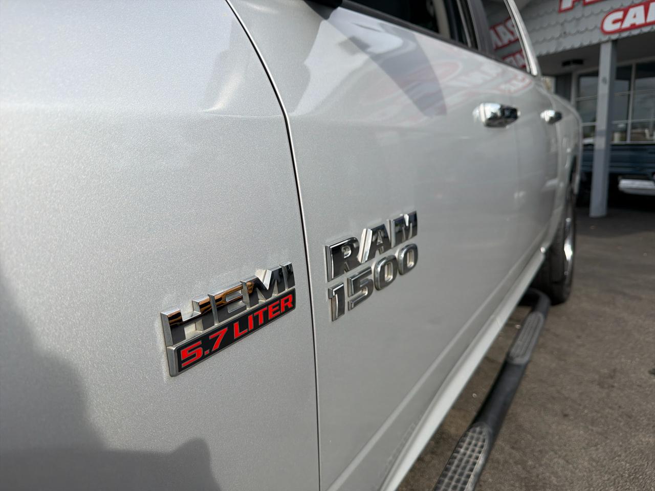 RAM 1500 Lone Star 4x2 Crew Cab 5'7" Box 2017