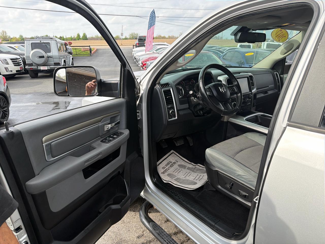 RAM 1500 Lone Star 4x2 Crew Cab 5'7" Box 2017