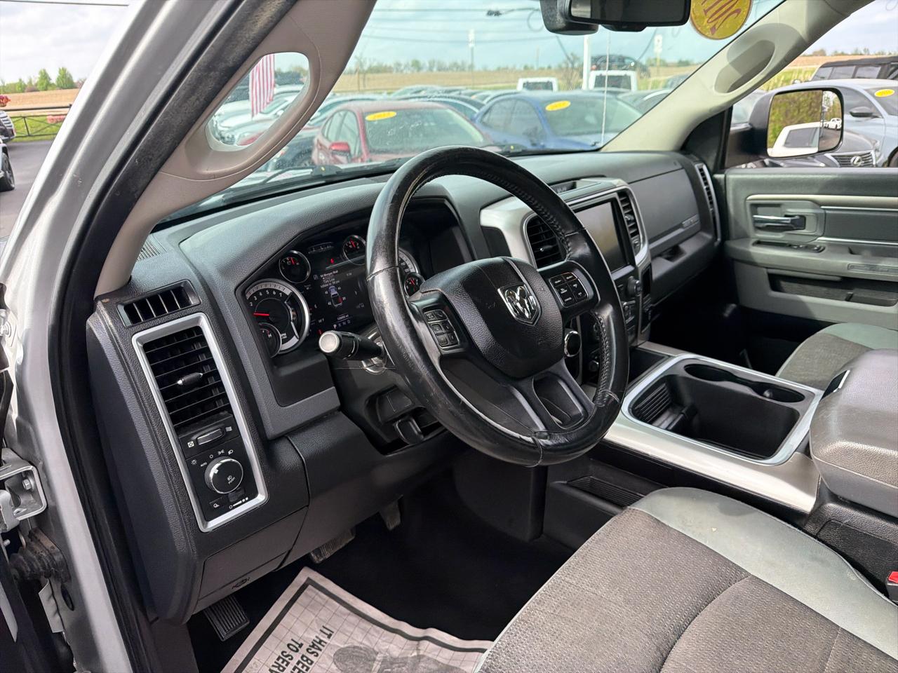 RAM 1500 Lone Star 4x2 Crew Cab 5'7" Box 2017