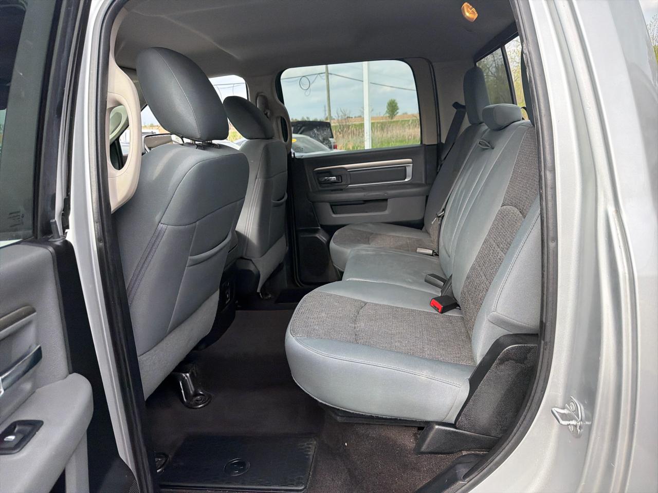 RAM 1500 Lone Star 4x2 Crew Cab 5'7" Box 2017