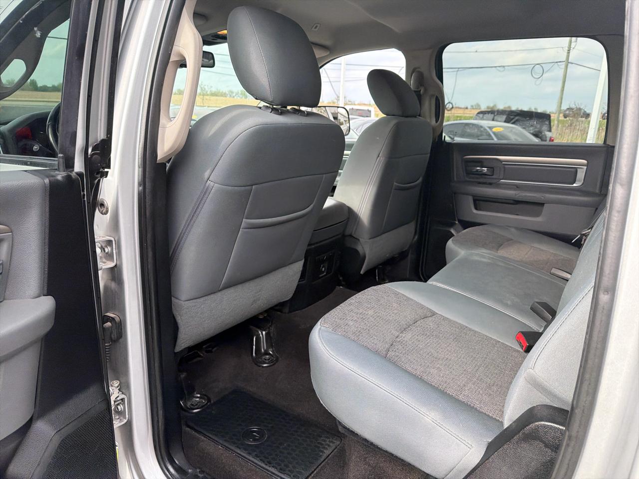 RAM 1500 Lone Star 4x2 Crew Cab 5'7" Box 2017