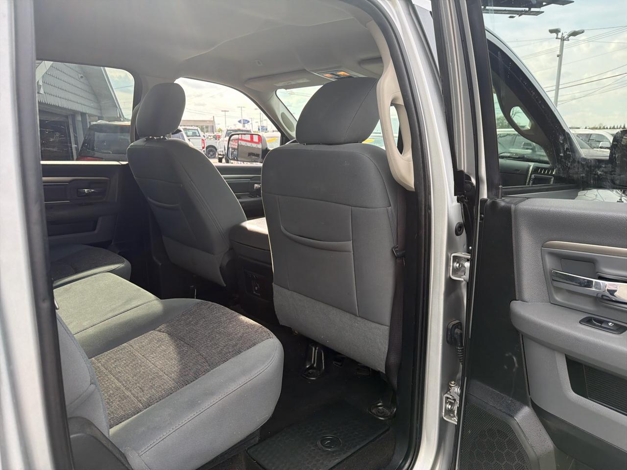 RAM 1500 Lone Star 4x2 Crew Cab 5'7" Box 2017