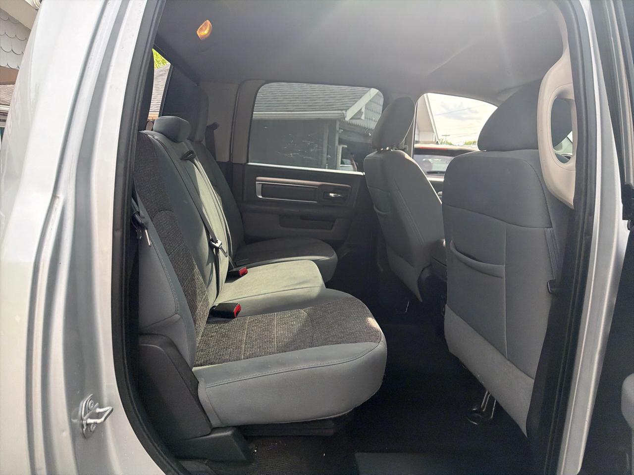 RAM 1500 Lone Star 4x2 Crew Cab 5'7" Box 2017