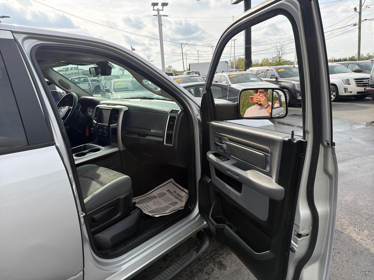 RAM 1500 Lone Star 4x2 Crew Cab 5'7" Box 2017