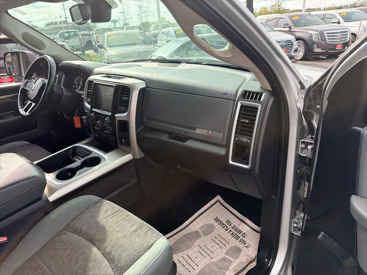 RAM 1500 Lone Star 4x2 Crew Cab 5'7" Box 2017