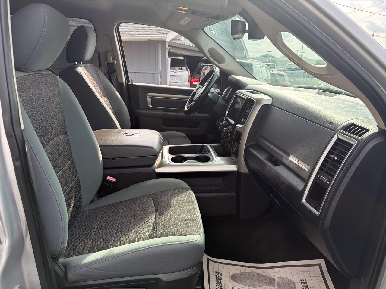 RAM 1500 Lone Star 4x2 Crew Cab 5'7" Box 2017