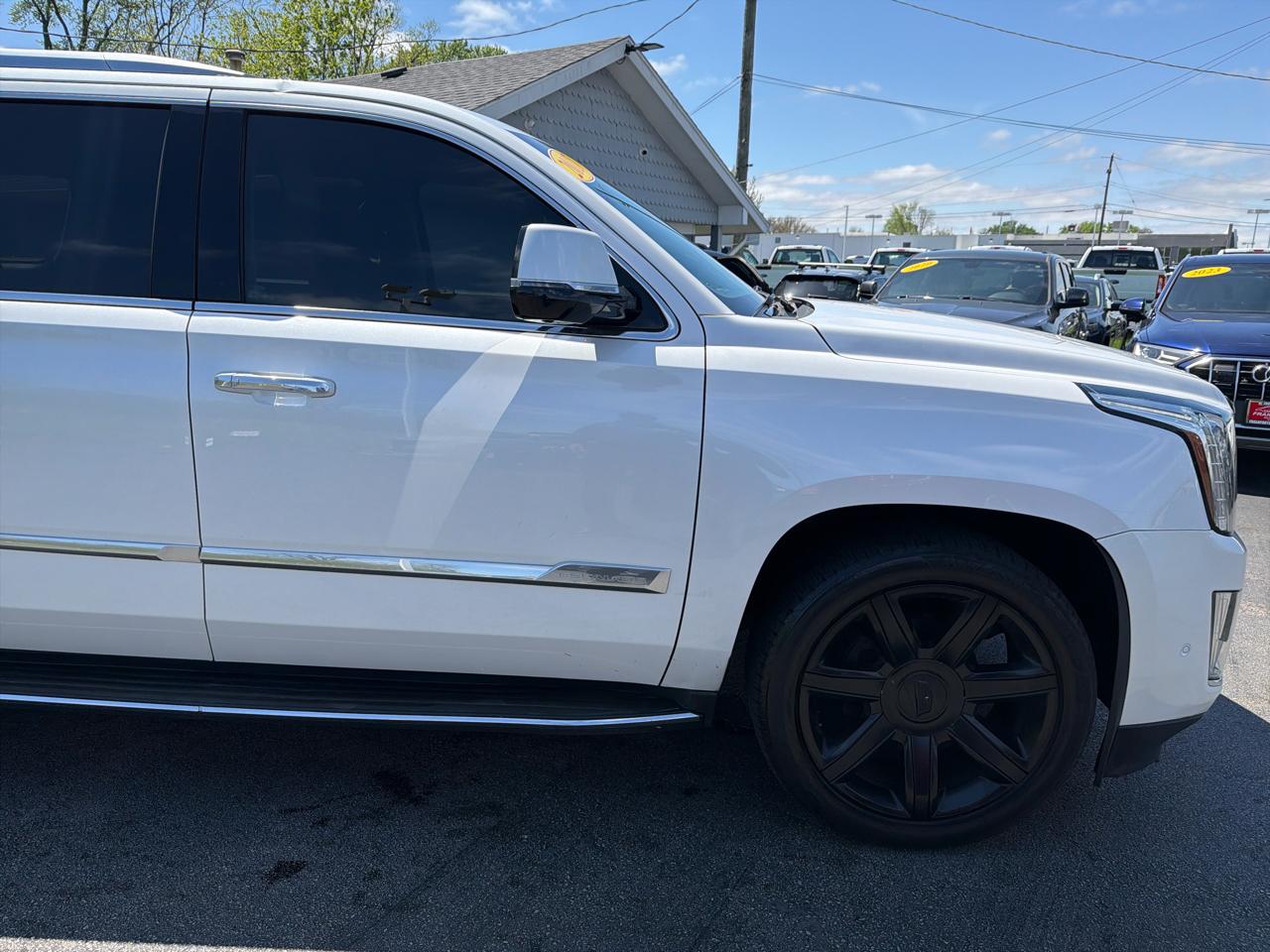 Cadillac Escalade ESV 4WD 4dr Luxury 2017
