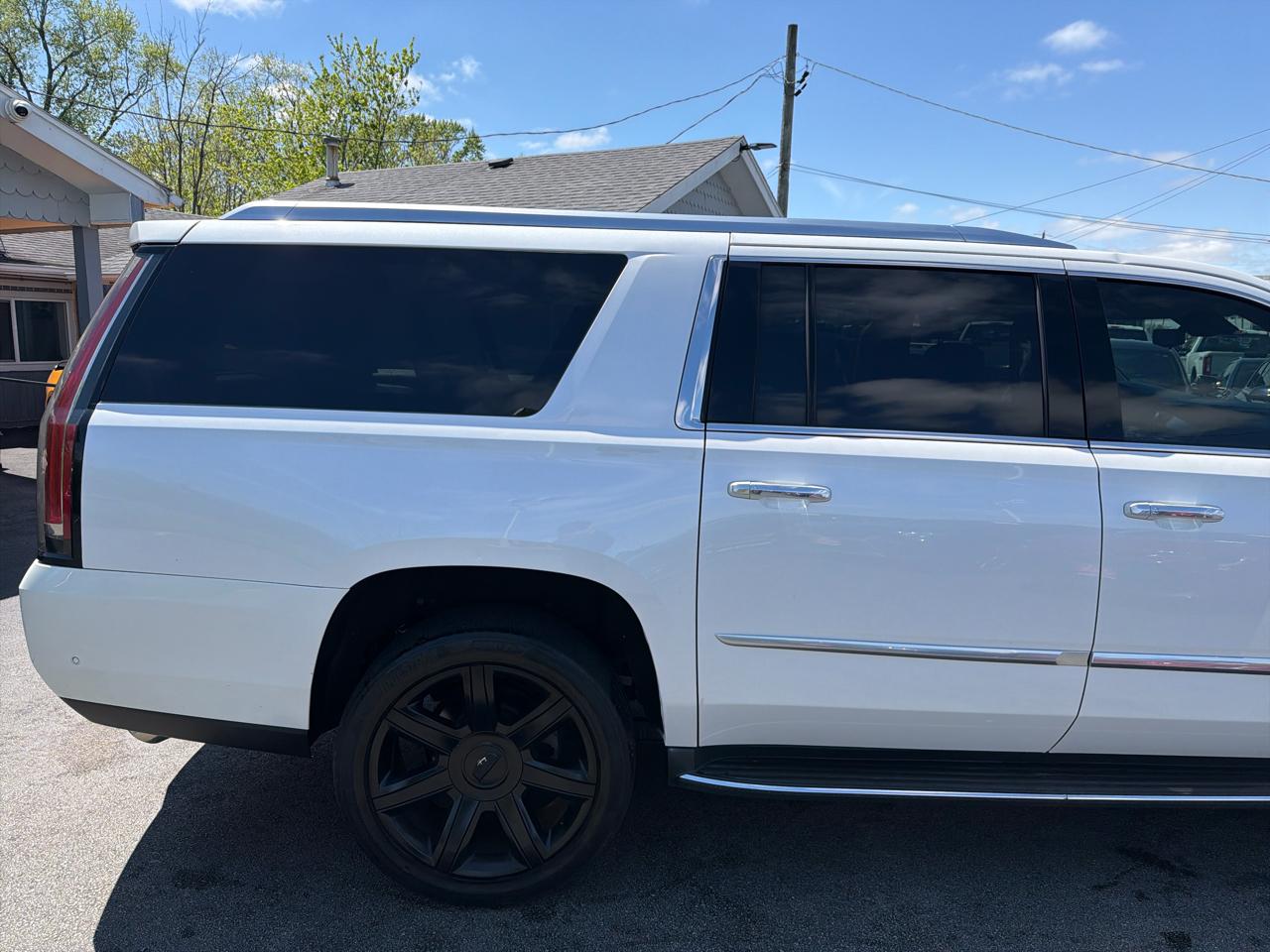 Cadillac Escalade ESV 4WD 4dr Luxury 2017