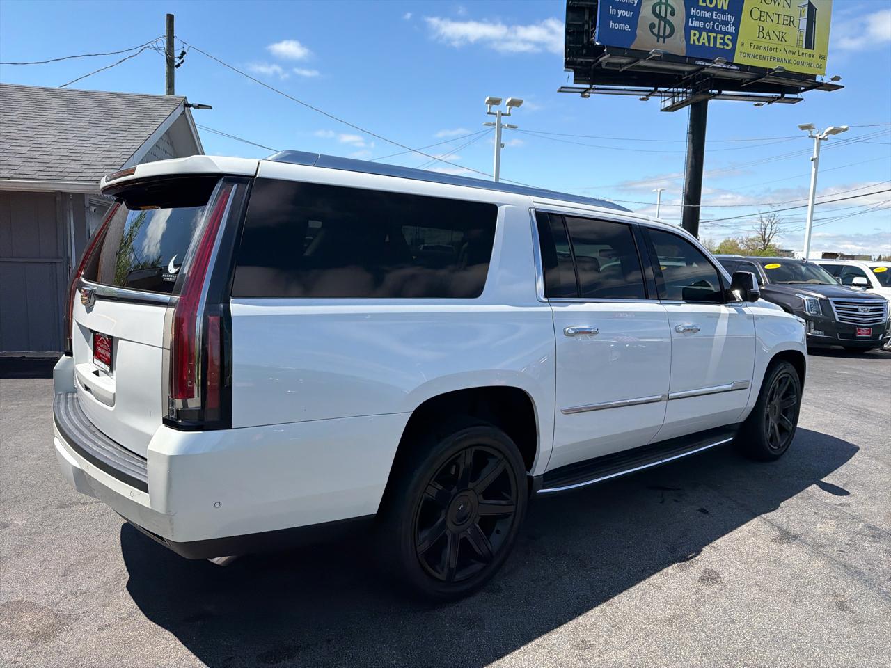 Cadillac Escalade ESV 4WD 4dr Luxury 2017