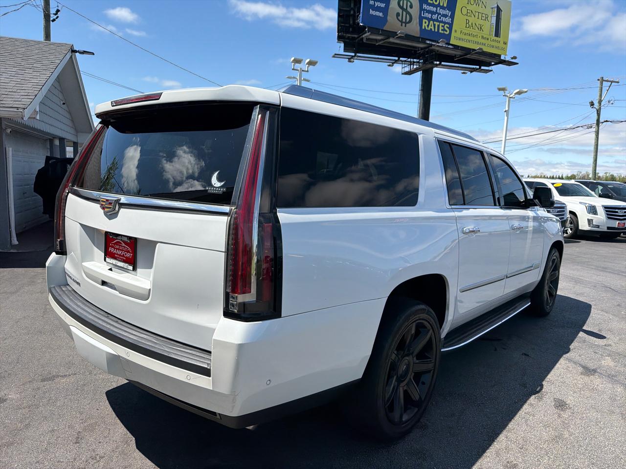 Cadillac Escalade ESV 4WD 4dr Luxury 2017