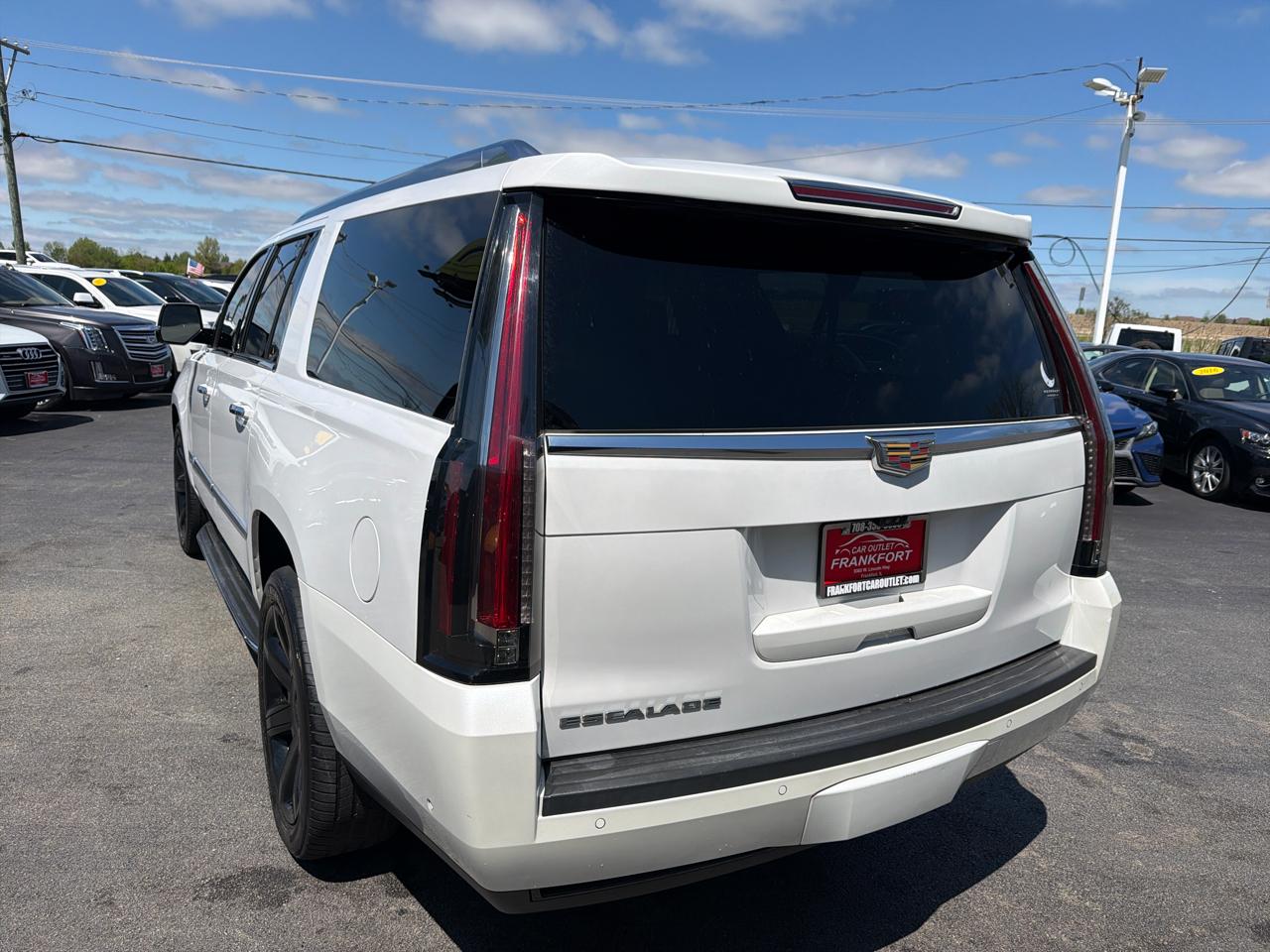 Cadillac Escalade ESV 4WD 4dr Luxury 2017
