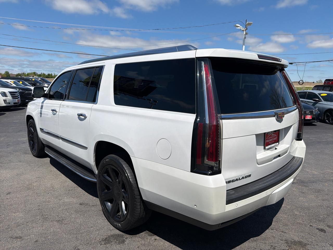 Cadillac Escalade ESV 4WD 4dr Luxury 2017