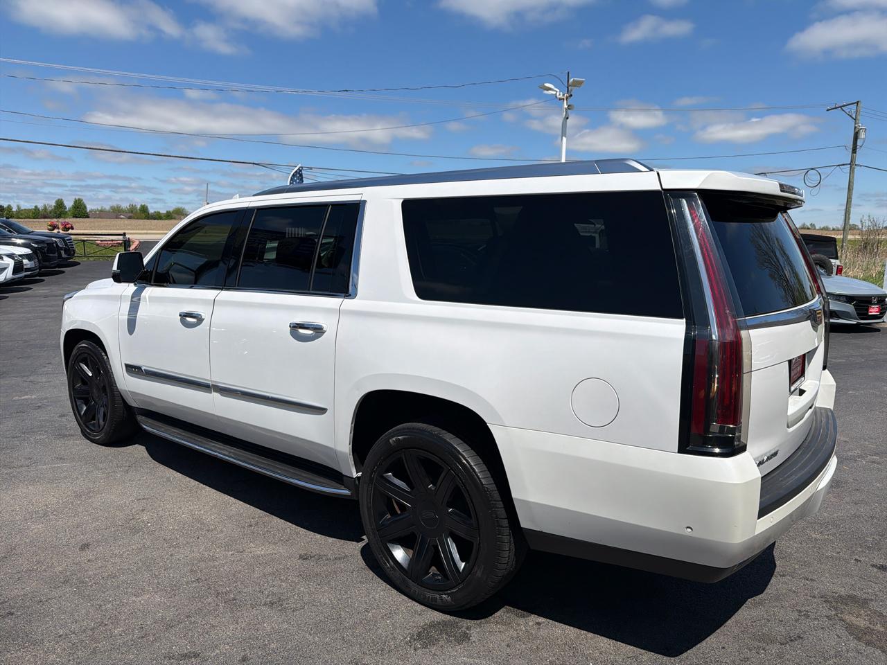 Cadillac Escalade ESV 4WD 4dr Luxury 2017