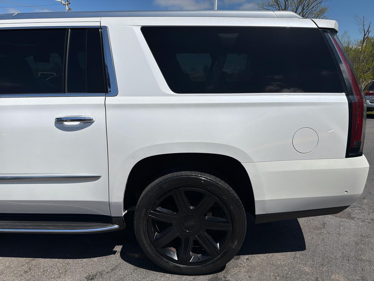 Cadillac Escalade ESV 4WD 4dr Luxury 2017