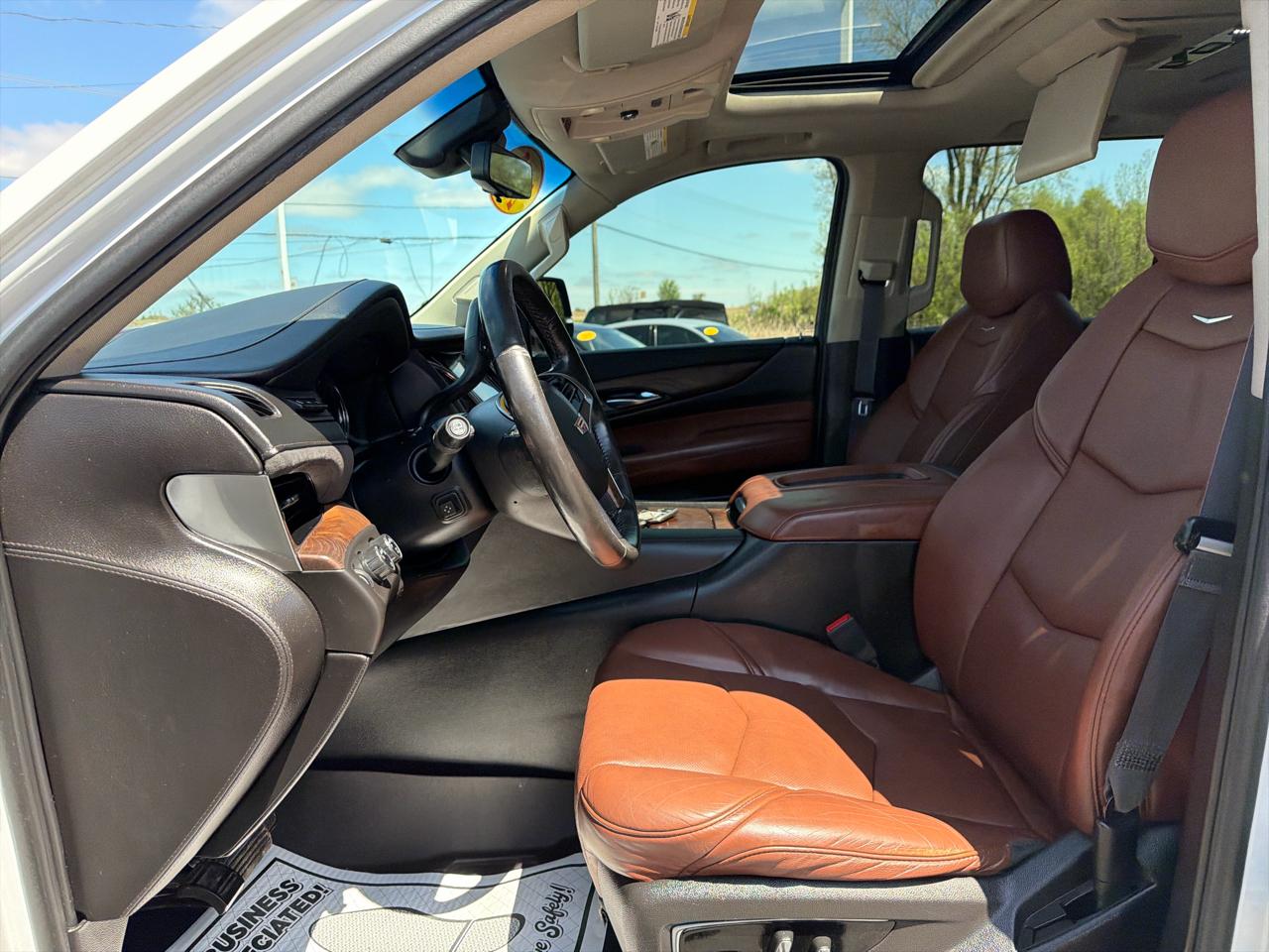 Cadillac Escalade ESV 4WD 4dr Luxury 2017