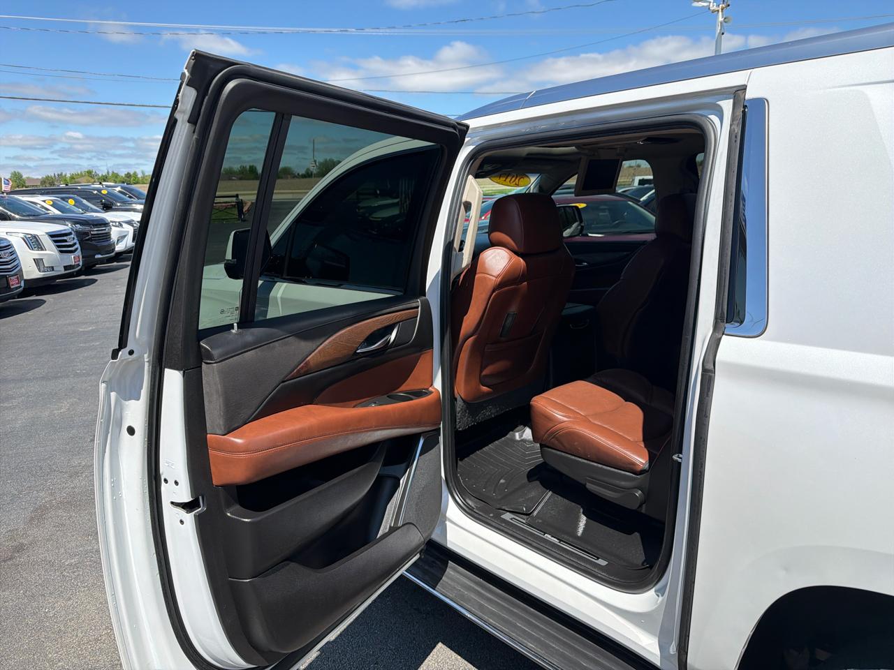 Cadillac Escalade ESV 4WD 4dr Luxury 2017