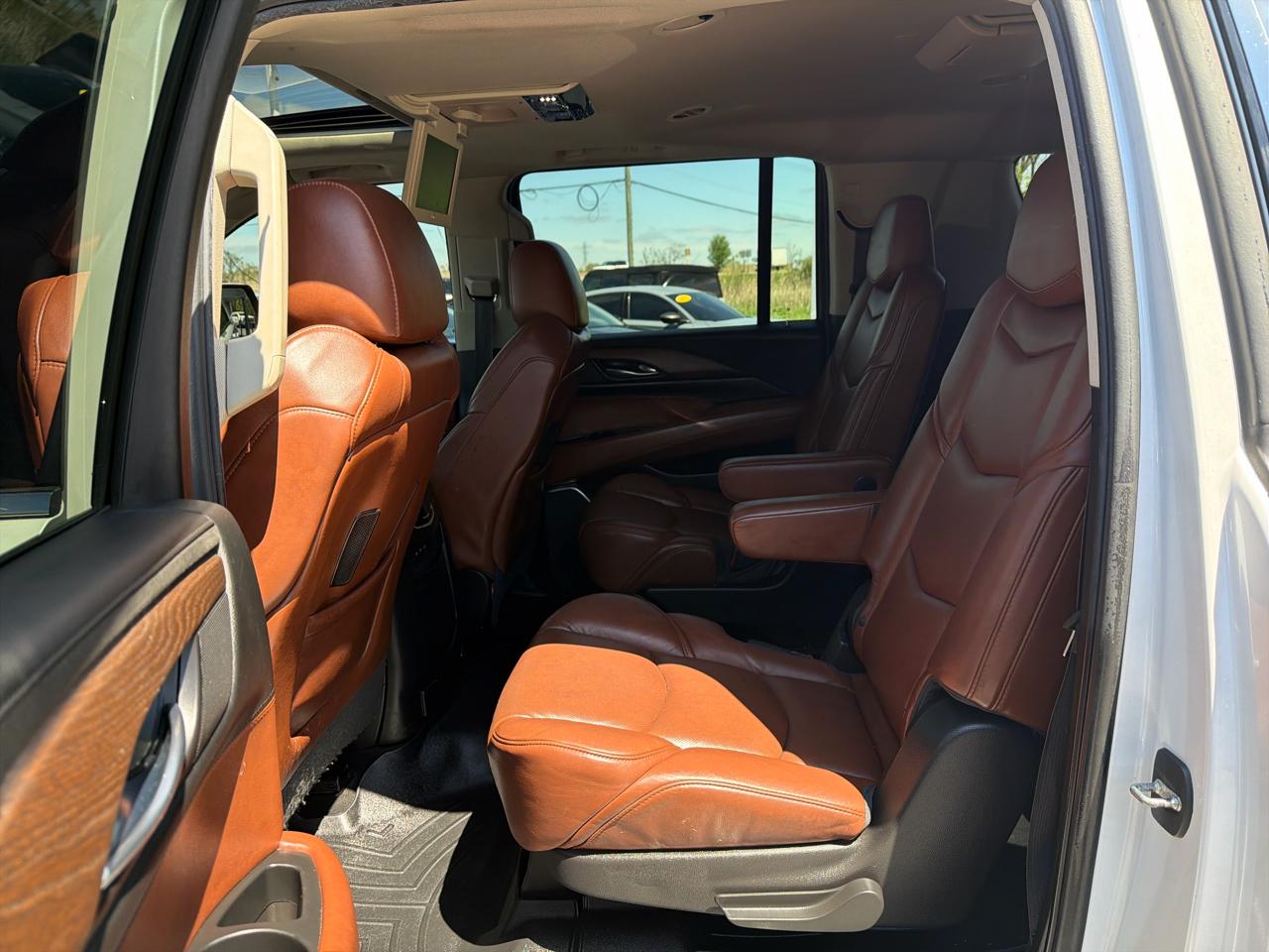 Cadillac Escalade ESV 4WD 4dr Luxury 2017