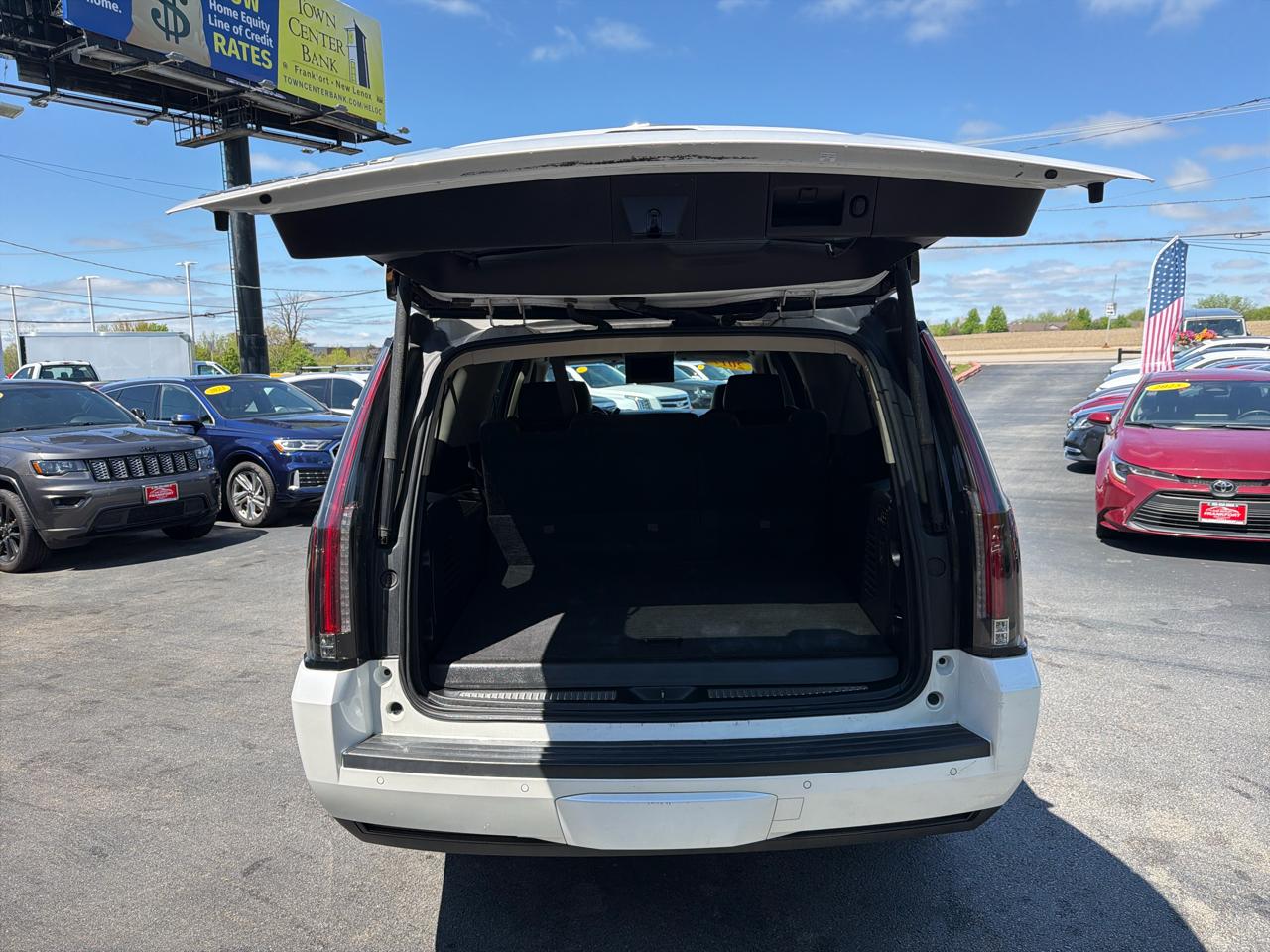 Cadillac Escalade ESV 4WD 4dr Luxury 2017