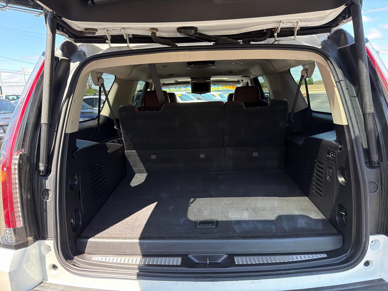Cadillac Escalade ESV 4WD 4dr Luxury 2017