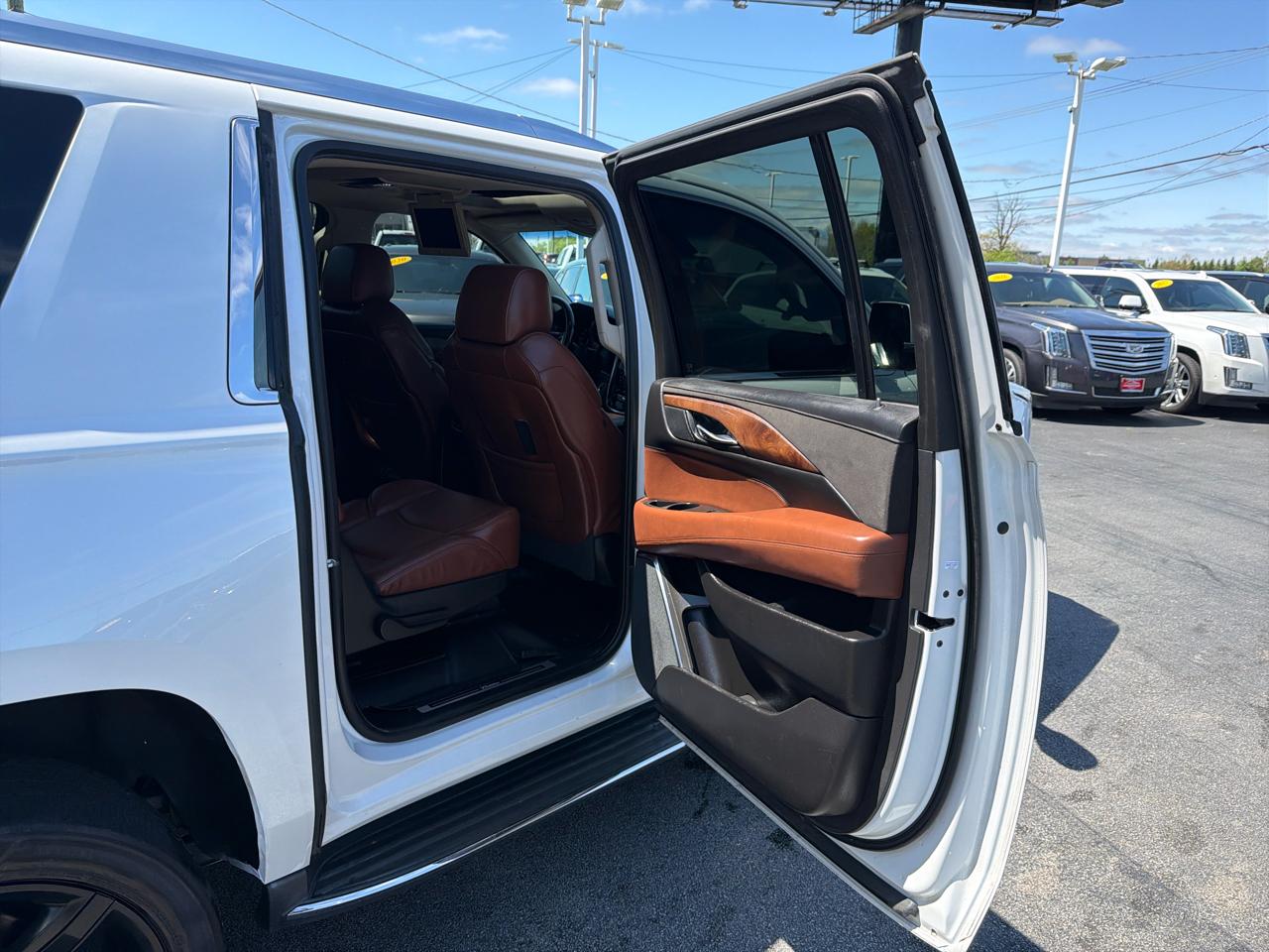 Cadillac Escalade ESV 4WD 4dr Luxury 2017