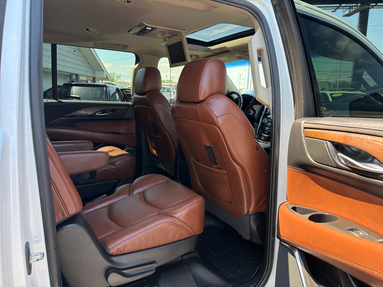 Cadillac Escalade ESV 4WD 4dr Luxury 2017