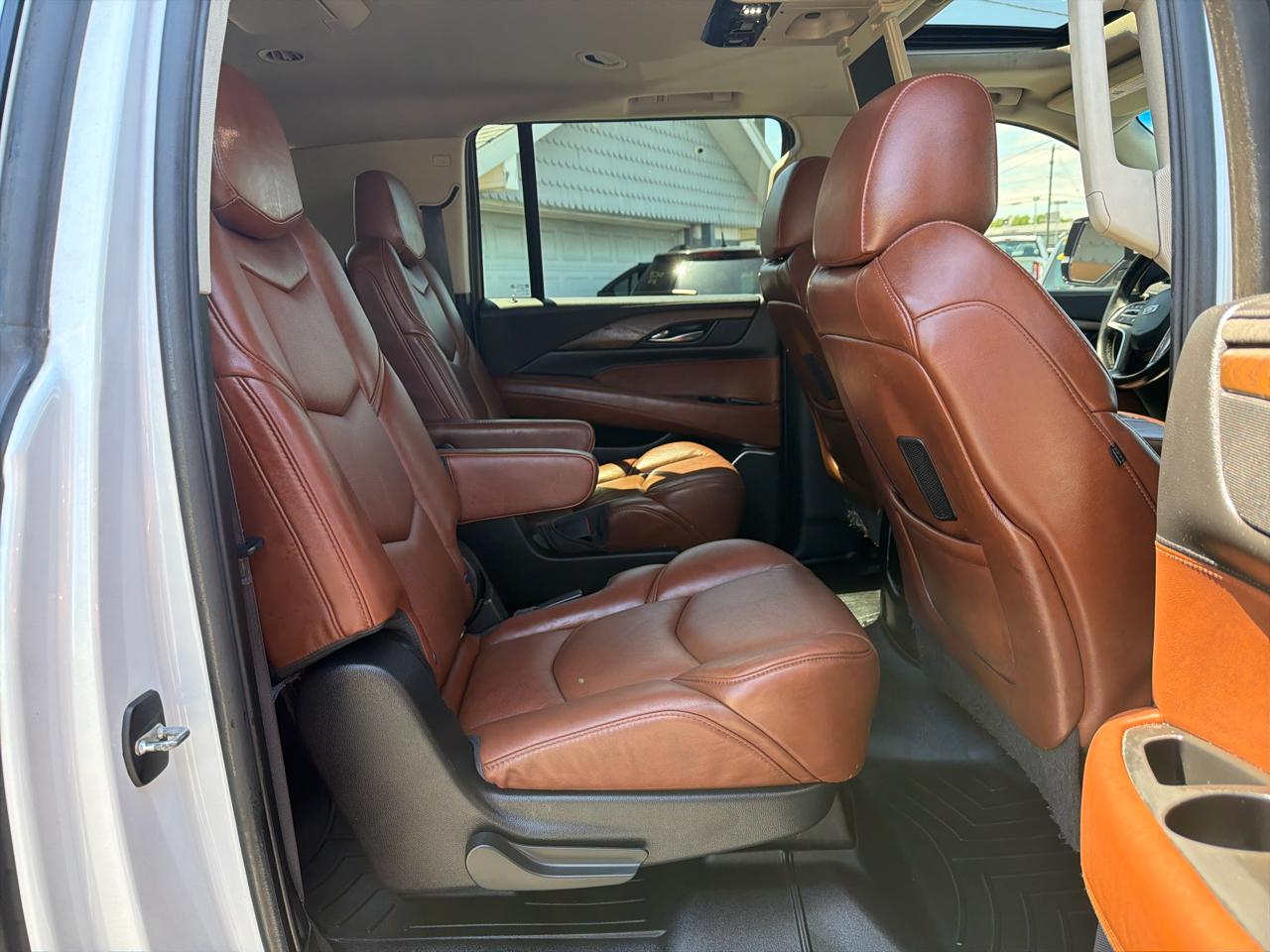 Cadillac Escalade ESV 4WD 4dr Luxury 2017