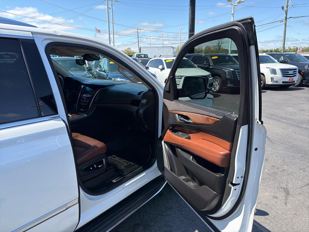Cadillac Escalade ESV 4WD 4dr Luxury 2017