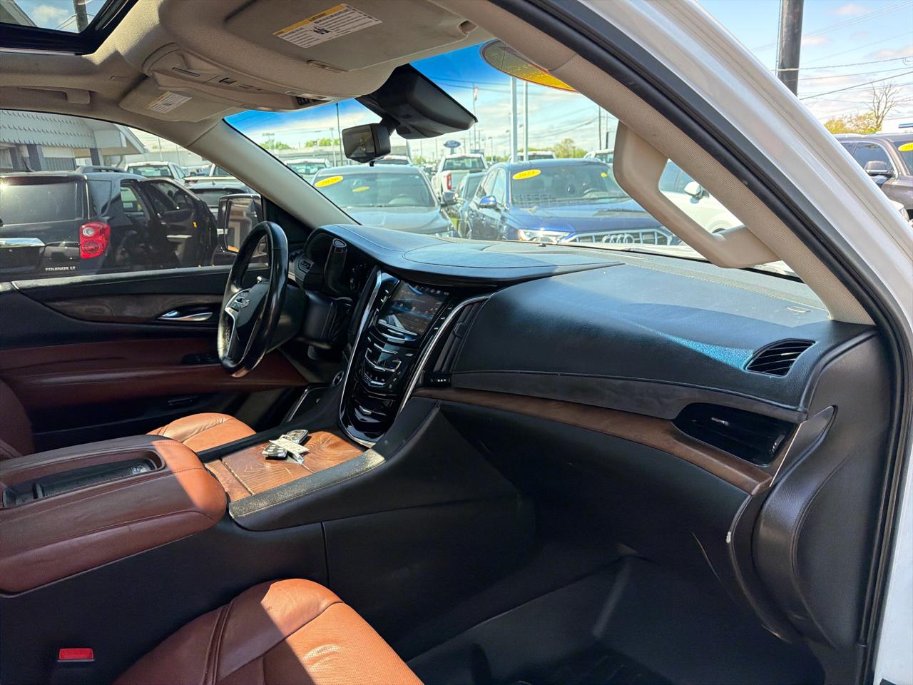 Cadillac Escalade ESV 4WD 4dr Luxury 2017
