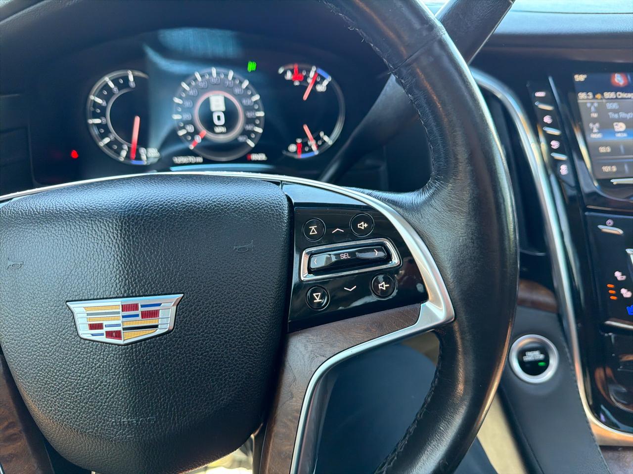 Cadillac Escalade ESV 4WD 4dr Luxury 2017