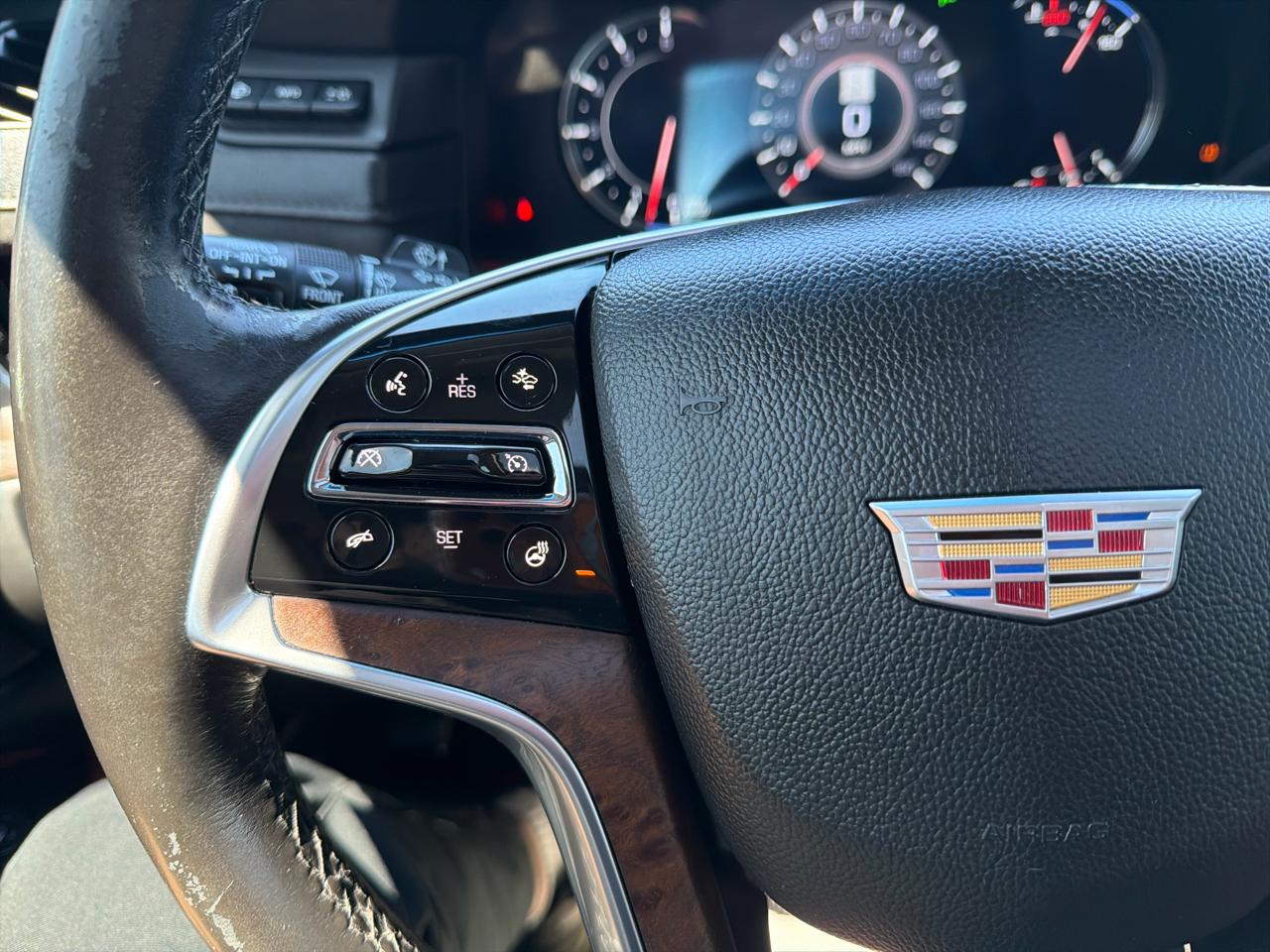 Cadillac Escalade ESV 4WD 4dr Luxury 2017