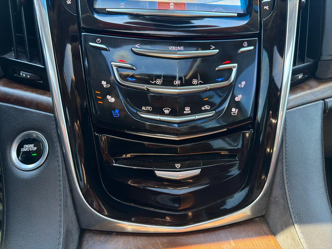 Cadillac Escalade ESV 4WD 4dr Luxury 2017