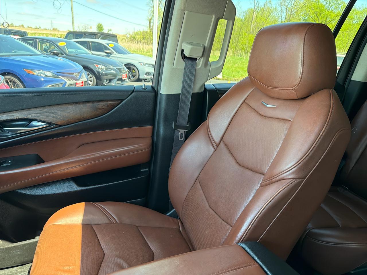 Cadillac Escalade ESV 4WD 4dr Luxury 2017