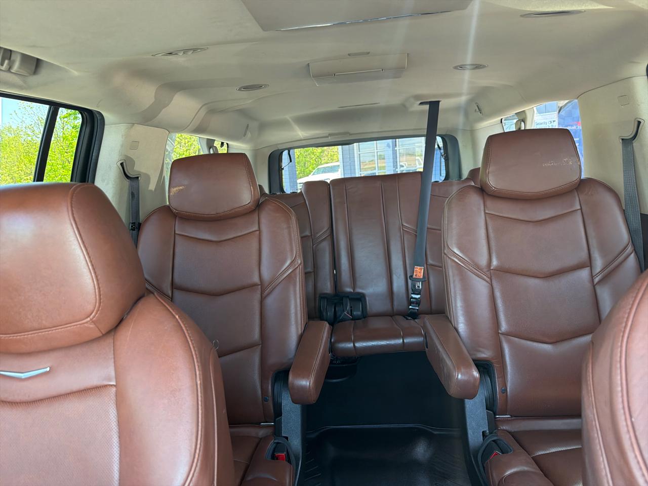 Cadillac Escalade ESV 4WD 4dr Luxury 2017
