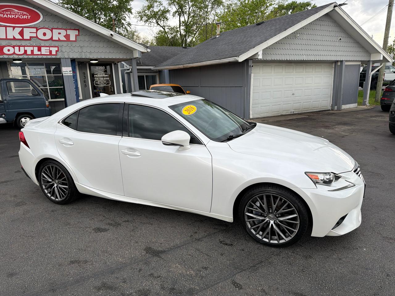 Lexus IS 300 4dr Sdn AWD 2016