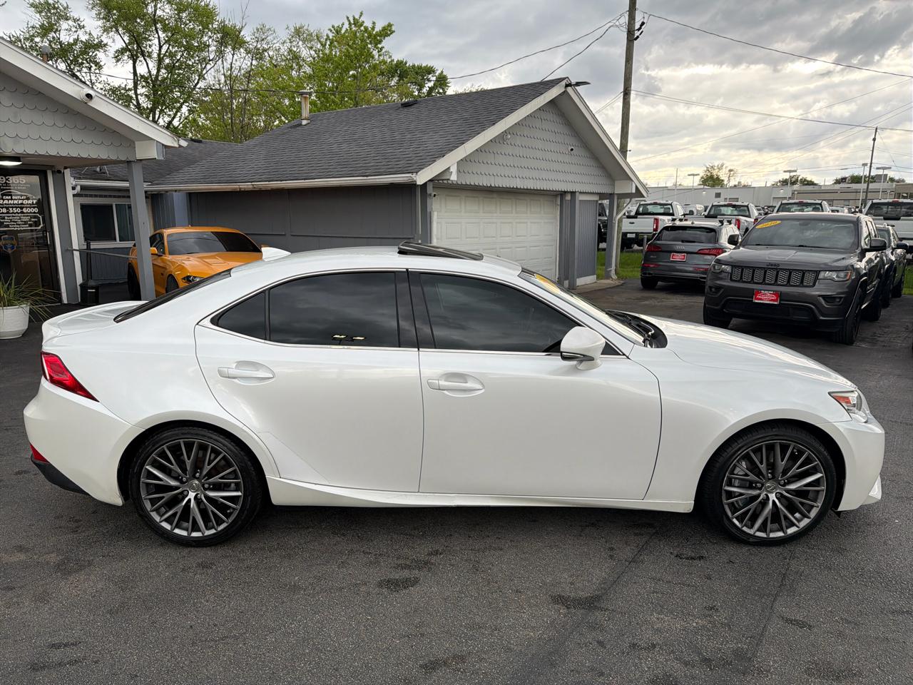Lexus IS 300 4dr Sdn AWD 2016